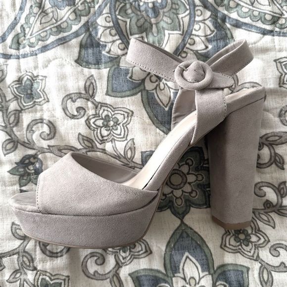Qupid Women’s Chunky Platform Heels Light Gray Size 9 - Picture 1 of 5
